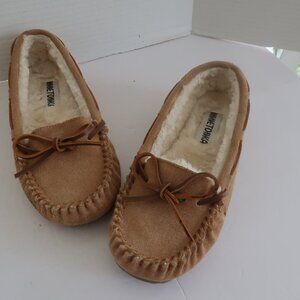 (flaw) Minnetonka Cally Moccasin Slipper Size 7 Color Cinnamon